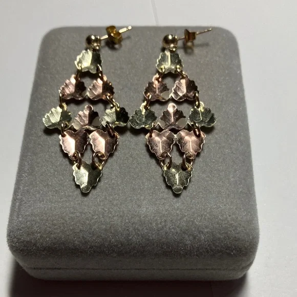 Earrings Vintage Beautiful Black Hills Cascading Leaf  Earrings 12/14 K Gold - Picture 2 of 9